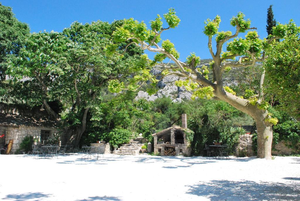 Bastide De La Lezardiere Fontaine-de-Vaucluse Rom bilde